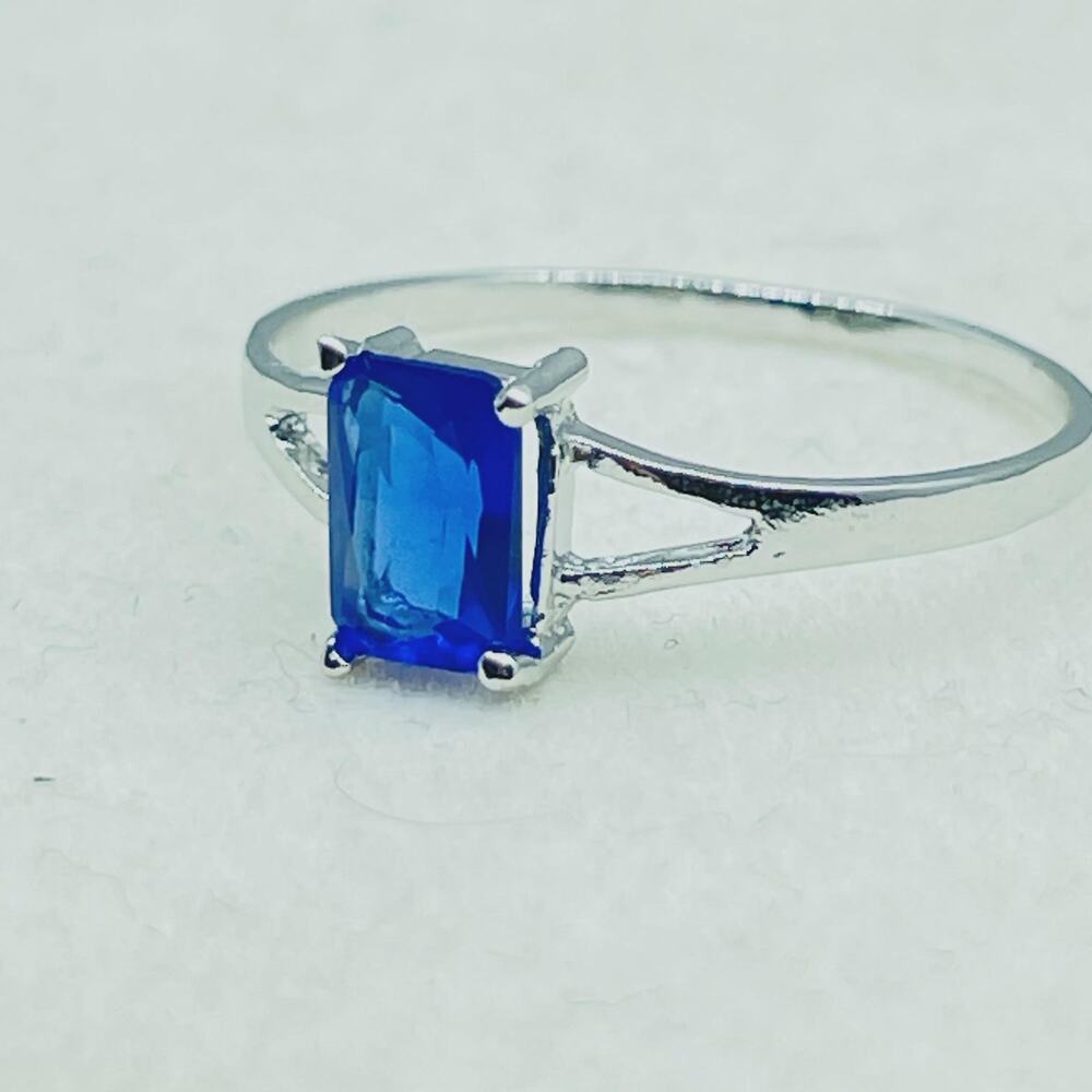 Vintage 925 Sterling Silver Blue Sapphire Emerald Cut Solitaire Ring SIZE 5.5 - Picture 2 of 9